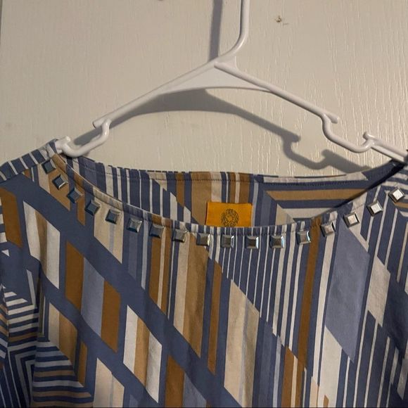 ✨Ruby Rd. NWOT 3/4 Sleeve Tan, Blue & White Blouse Chevon Stripe Studded Top ✨ - Picture 6 of 9